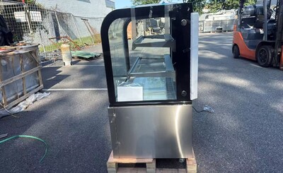 Clearance Refrigerated bakery refrigerator case 106163N091101