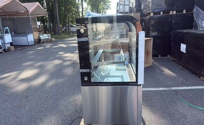 Clearance Refrigerated bakery refrigerator case 106163N091101