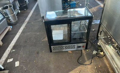 Clearance 28 ins Refrigerated  Bakery Display Case 106807N091502
