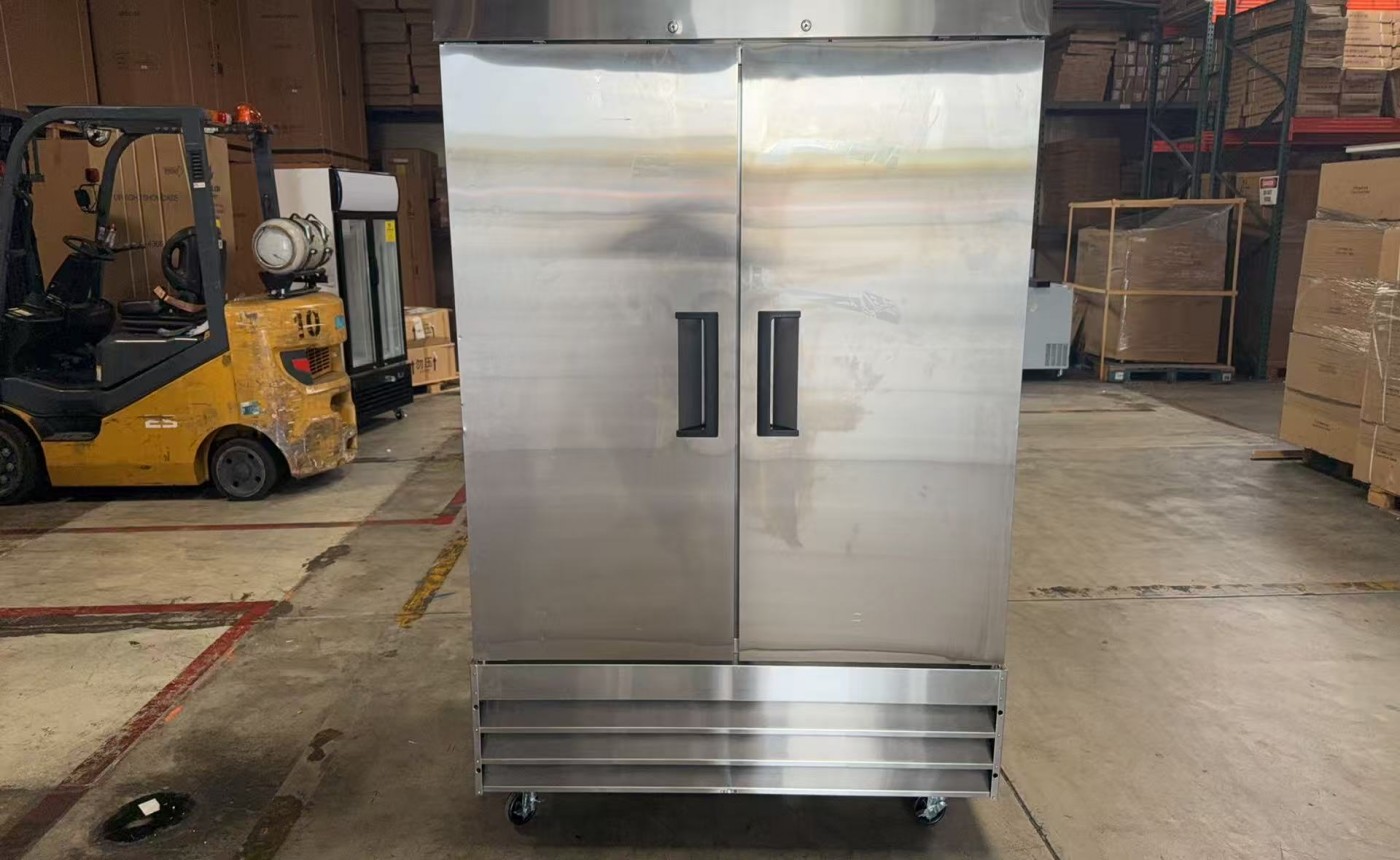 Clearance NSF ETL Commercial Two door refrigerator 19356L0915