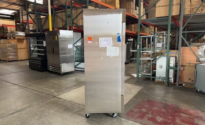 Clearance NSF Reach In Three door refrigerator 106913L0915