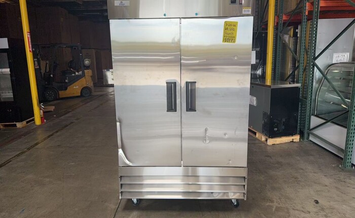 Clearance NSF ETL Commercial Two door refrigerator 79064L0916