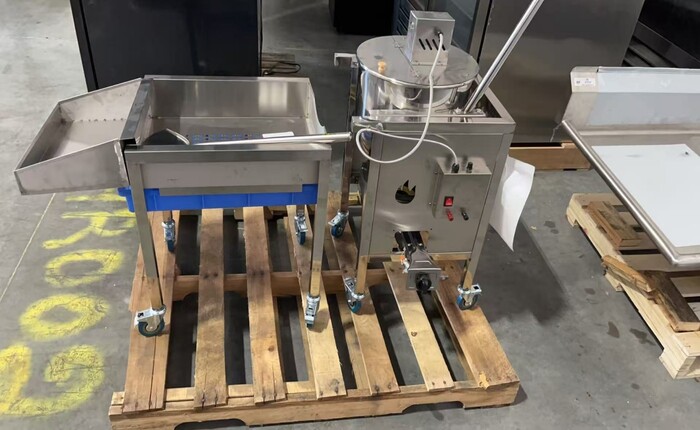 Clearance 30 QT commercial kettle corn machine LP 73690H0916