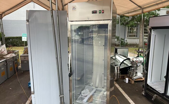 Clearance One Door Stainless Steel Refrigerator 105207N091701