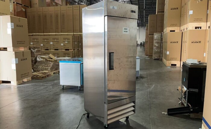Clearance Solid Door Reach-In Freezer 1 Door Freezer 50081H1002
