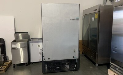 Clearance 48 in Vertical Open Air Display NSF 66454H1005