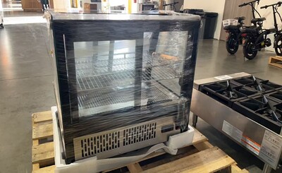 Clearance Refrigerated Countertop Bakery Display Case106291H1006