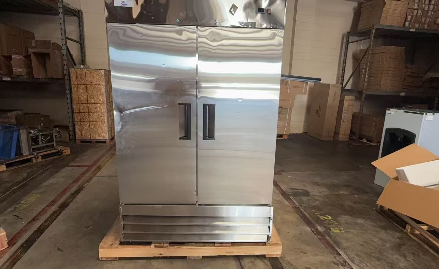 Clearance NSF ETL Commercial Two door refrigerator 70380L1008