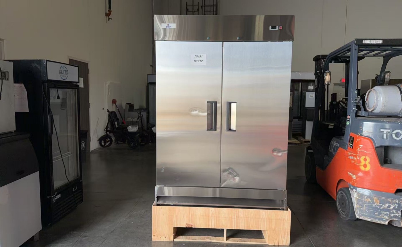Clearance NSF ETL Commercial Two door refrigerator 70451H1012
