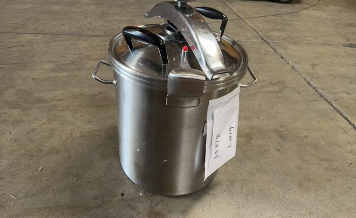 Clearance Quick Pot Stainless Steel Pressure Cooker 34878L1014