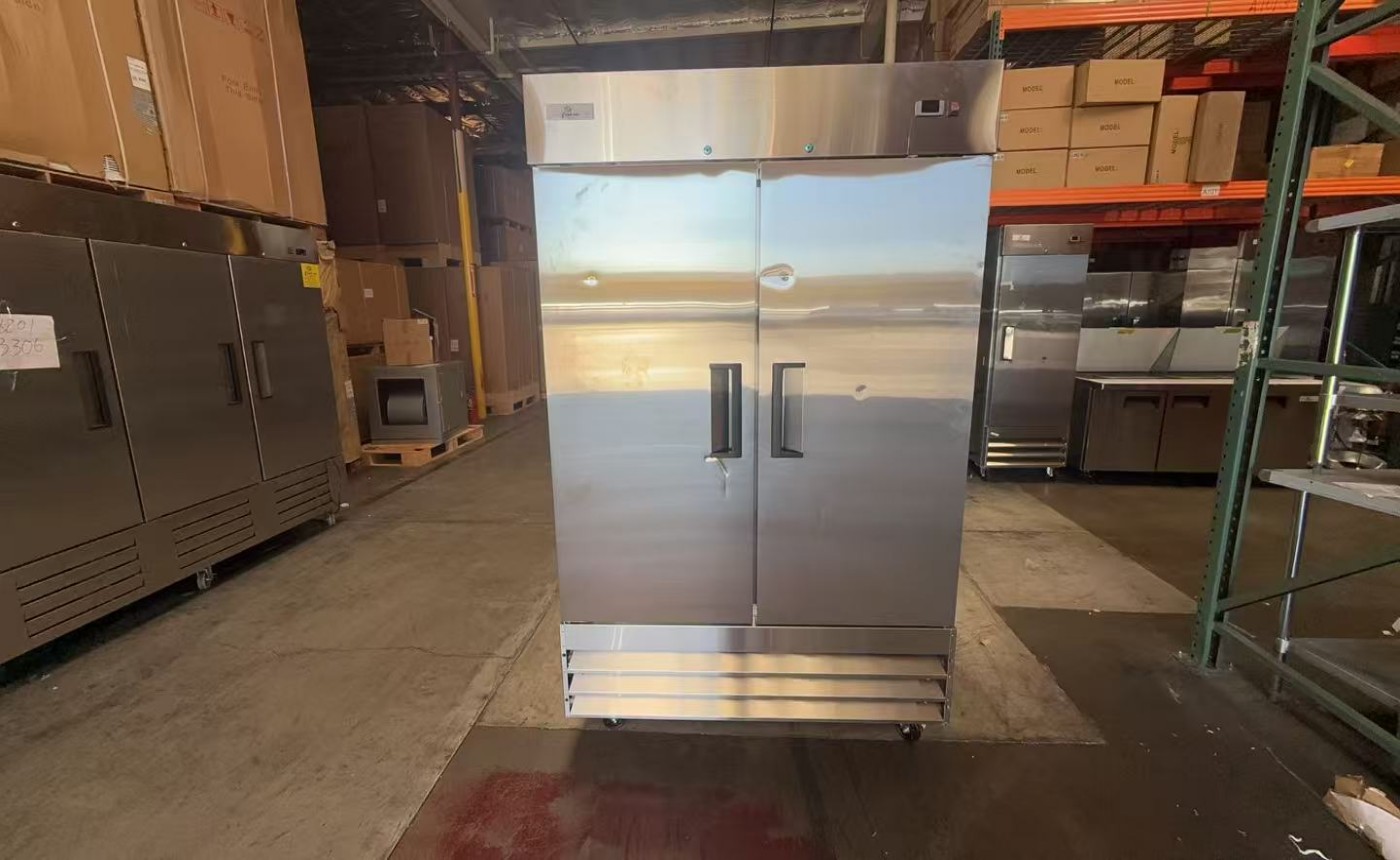Clearance NSF ETL Commercial Two door refrigerator 13589L1014