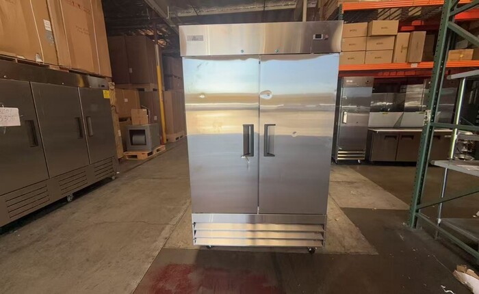 Clearance NSF ETL Commercial Two door refrigerator 13589L1014
