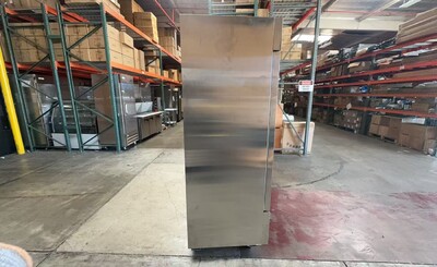 Clearance NSF ETL Commercial Two door refrigerator 13589L1014