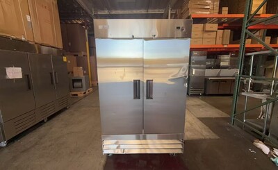 Clearance NSF Commercial Reach In 2 Door Freezer 38061L1014