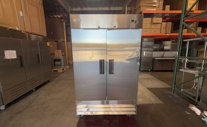 Clearance NSF Commercial Reach In 2 Door Freezer 38061L1014