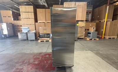 Clearance NSF Commercial Reach In 2 Door Freezer 38061L1014