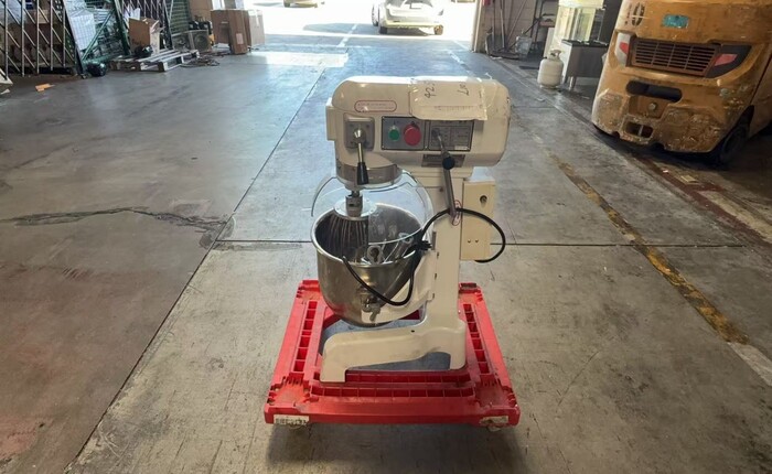 Clearance NSF 20 qt commercial Dough Mixers 42599L1014