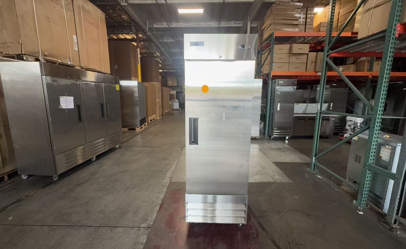 Clearance NSF restaurant One Door Refrigerator 107520L1022