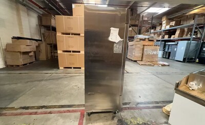 Clearance NSF ETL Commercial Two door refrigerator 107559L1022