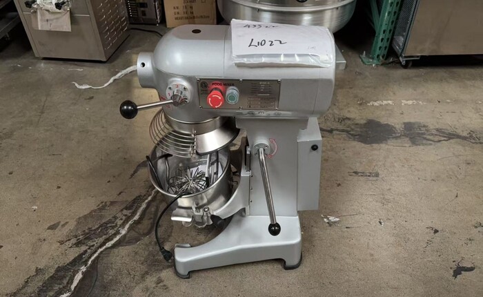 Clearance NSF 10 qt Bakery Dough Mixer 43322L1022