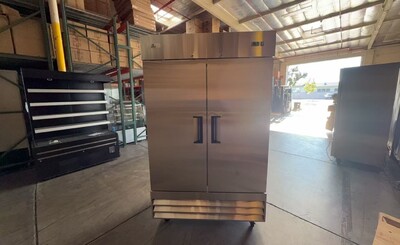 Clearance NSF ETL Commercial Two door refrigerator 46216L1024