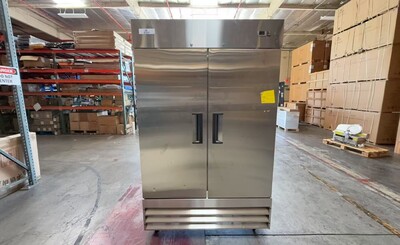 Clearance NSF Commercial Reach In 2 Door Freezer 107622L1024