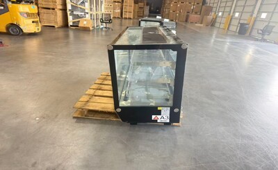 Clearance Refrigerated Countertop Bakery Display Case 27688F1026