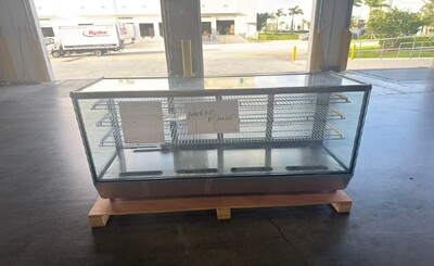 Clearance Refrigerated Countertop Bakery Display Case100635F1026