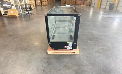 Clearance Refrigerated Countertop Bakery Display Case100635F1026